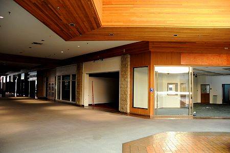 Redlands Mall - CLOSED (10/4/2012 - Credits: Geoff Juckes)