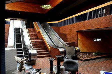 Redlands Mall - CLOSED (10/4/2012 - Credits: Geoff Juckes)