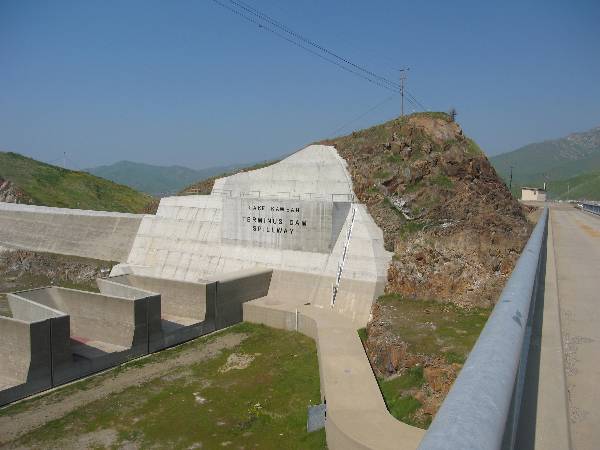 Fuse Gates of Terminus Dam - CLOSED (3/5/2008 - Credits: L Feldstein)
