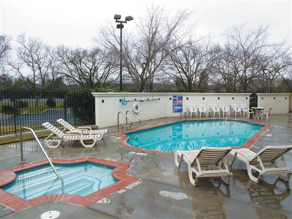 La Quinta Inn & Suites Davis (8/26/2015 - Credits: http://www.lq.com/en/findandbook/hotel-details.6498.address.html?from=%2Fcontent%2Flq%2Flq-com%2Fen&)