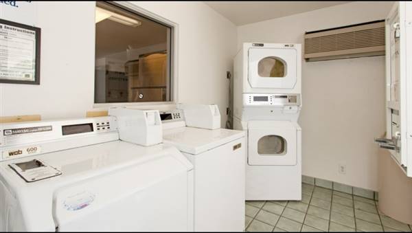 Motel 6 Davis (8/26/2015 - Credits: https://www.motel6.com/en/motels.ca.davis.280.html)