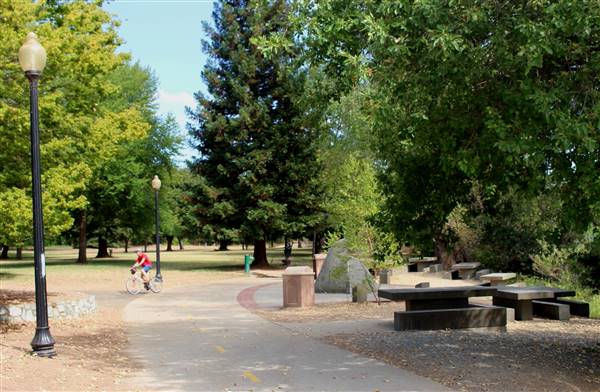 Lake Redding Park (10/30/2015 - Credits: Jill Naumann)