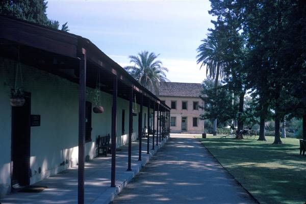 Los Encinos State Historic Park (SHP) adjacent to currently closed Lakeside Restaurant & Lounge (1/20/2016 - Credits: Courtesy of California State Parks, 2016)
