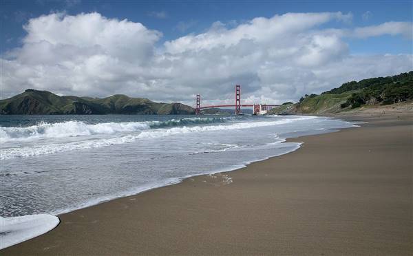 Baker Beach (4/12/2010 - Credits: By Daniel Schwen (Own work) [CC BY-SA 4.0 (http://creativecommons.org/licenses/by-sa/4.0)], via Wikimedia Commons)