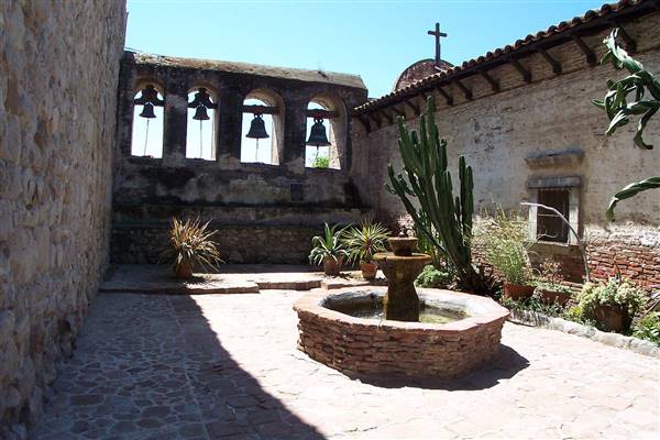 Mission San Juan Capistrano (9/27/2005 - Credits: Photograph by Robert A. Estremo (w:User:Lordkinbote), copyright 2005)
