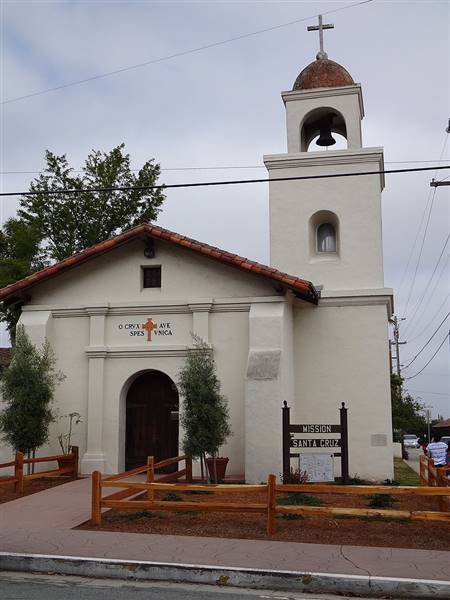 Mission Santa Cruz (6/13/2015 - Credits: By Howcheng (Own work) [CC BY-SA 4.0 (http://creativecommons.org/licenses/by-sa/4.0)], via Wikimedia Commons)