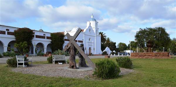 Mission San Luis Rey de Francia (4/12/2014 - Credits: By Francisco Santos (Sony Cybershot DSC-P92) [GFDL (http://www.gnu.org/copyleft/fdl.html), CC-BY-SA-3.0 (http://creativecommons.org/licenses/by-sa/3.0/) or CC BY-SA 2.5-2.0-1.0 (http://creativecommons.org/licenses/by-sa/2.5-2.0-1.0)], via Wikimedia Common)
