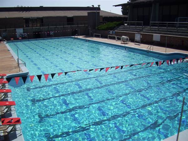 Foothill Community College (7/22/2010 - Credits: By Jatkins679 (Own work) [Public domain], via Wikimedia Commons)
