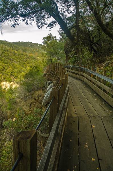 South Yuba River State Park (SP) (11/22/2015 - Credits: "Independence Trail" by Wayne Hsieh (CC BY-NC 2.0)[https://creativecommons.org/licenses/by-nc/2.0/legalcode]https://www.flickr.com/photos/whsieh78/)