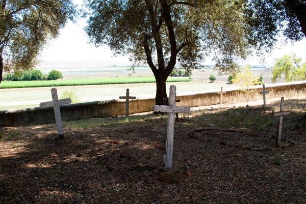 San Juan Bautista State Historic Park (SHP) (8/1/2009 - Credits: "Missioin Cemetery" By Anna Fox (CC BY 2.0)[https://creativecommons.org/licenses/by/2.0/legalcode]https://www.flickr.com/photos/harshlight/)