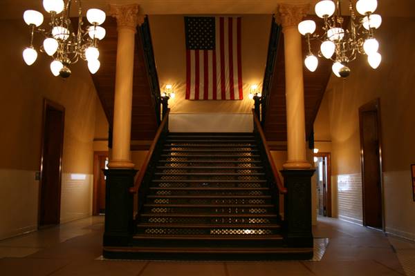 Old Orange County Courthouse (8/4/2010 - Credits: "Big Flag, Old Courthouse" by Chris Jepsen (CC BY-NC-ND 2.0)[https://creativecommons.org/licenses/by-nc-nd/2.0/legalcode]https://www.flickr.com/photos/traderchris/)