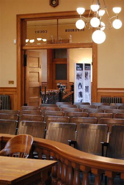Old Orange County Courthouse (12/28/2009 - Credits: "DSC_0106" by Traci Hall (CC BY-SA 2.0)[https://creativecommons.org/licenses/by-sa/2.0/legalcode]https://www.flickr.com/photos/twobears2/)