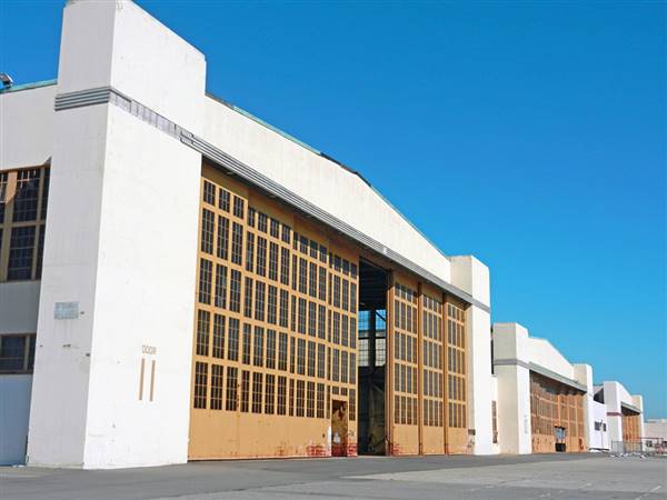 Alameda Point & Seaplane Lagoon - BRAC (10/1/2011 - Credits: "Alameda Point Hangars" by Steve Boland (CC BY-NC-ND 2.0)[https://creativecommons.org/licenses/by-nc-nd/2.0/legalcode]https://www.flickr.com/photos/sfcityscape/)