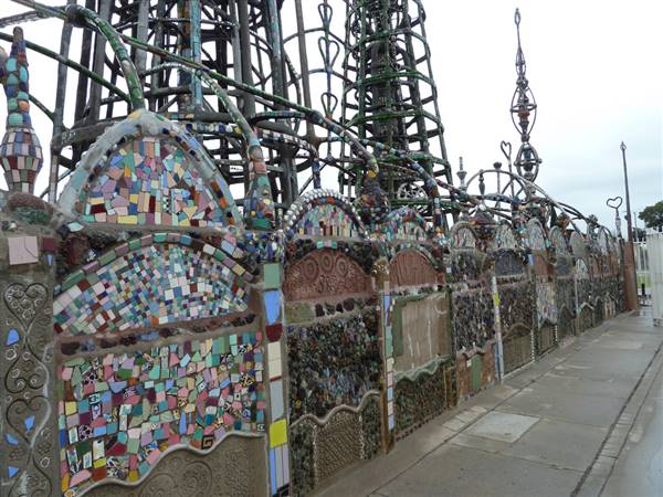 Watts Towers of Simon Rodia State Historic Park (SHP) / Watts Tower Art Center (12/23/2010 - Credits: "Watts Towers - detail" by Steve Silverman (CC BY-NC-ND 2.0)[https://creativecommons.org/licenses/by-nc-nd/2.0/legalcode]https://www.flickr.com/photos/pov_steve/)