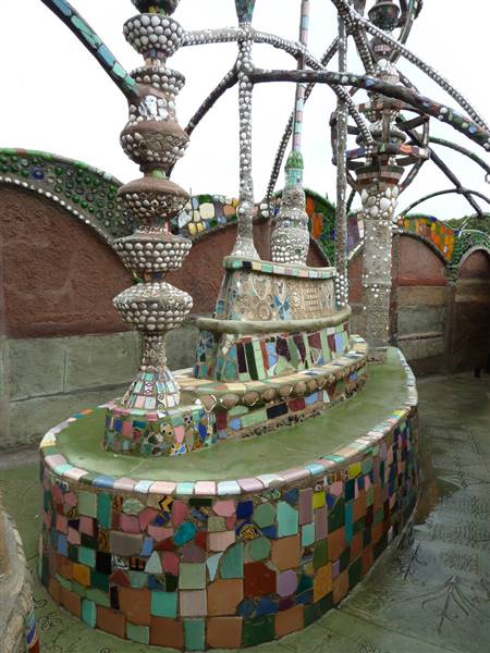 Watts Towers of Simon Rodia State Historic Park (SHP) / Watts Tower Art Center (12/23/2010 - Credits: "Watts Towers - detail" by Steve Silverman (CC BY-NC-ND 2.0)[https://creativecommons.org/licenses/by-nc-nd/2.0/legalcode]https://www.flickr.com/photos/pov_steve/)