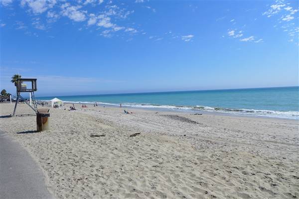 Doheny State Beach (SB) (8/23/2013 - Credits: "Untitled" by Flickr user: Cyclotourist (CC BY-NC 2.0)[https://creativecommons.org/licenses/by-nc/2.0/legalcode]https://www.flickr.com/photos/cyclotourist/)