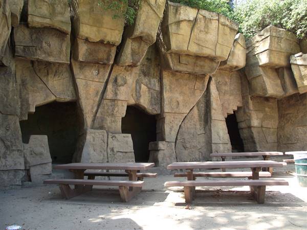 Griffith Park - Old LA Zoo (7/25/2012 - Credits: "Old LA Zoo" by Flickr User: Leiris202 (CC BY-NC 2.0)[https://creativecommons.org/licenses/by-nc/2.0/legalcode]https://www.flickr.com/photos/60584010@N00/albums/72157630833445916)