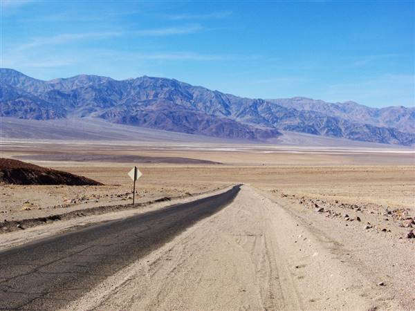 Artist Drive - Death Valley - Highway 168 (10/24/2008 - Credits: "Artists Drive, Death Valley (3)" by Flickr User: Gouldy (CC BY-ND-ND 2.0)[https://creativecommons.org/licenses/by-nc-nd/2.0/legalcode]https://www.flickr.com/photos/gouldy/)