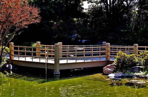Earl Burns Miller Japanese Garden - California State University Long Beach - CSULB (10/11/2009 - Credits: "Earl Burn Miller Japanese Garden" by Flickr User: Soraya S. (CC BY-NC-ND 2.0)[https://creativecommons.org/licenses/by-nc-nd/2.0/legalcode]https://www.flickr.com/photos/sorayas/)