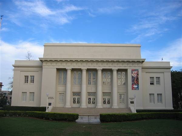 Chapman University (1/3/2010 - Credits: "Memorial  Hall, Chapman University" by Eli Pousson (CC BY-SA 2.0)[https://creativecommons.org/licenses/by-sa/2.0/legalcode]https://www.flickr.com/photos/elipousson/)