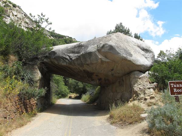 Tunnel Rock (5/26/2010 - Credits: "Tunnel Rock at Sequoia National Park" by Flickr User: Lietmotiv (CC BY-SA 2.0)[https://creativecommons.org/licenses/by-sa/2.0/legalcode]https://www.flickr.com/photos/edoug/)