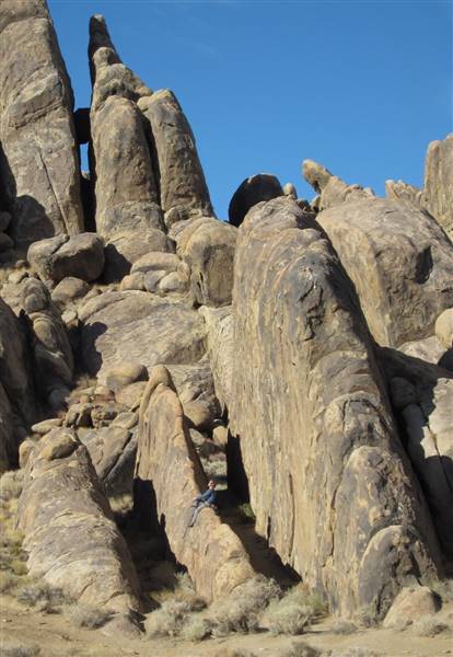 Alabama Hills - Bureau of Land Management / BLM - Bishop Field Office (11/23/2011 - Credits: "Alamba Hills Movie Road 1634a" by Don Barrett (CC BY-NC-ND 2.0)[https://creativecommons.org/licenses/by-nc-nd/2.0/legalcode]https://www.flickr.com/photos/donbrr/)