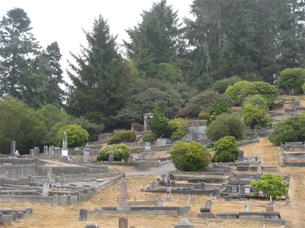 Ferndale Cemetery (8/26/2016 - Credits: "Ferndale" by Flickr User: jm94121 (CC By-NC 2.0)[https://creativecommons.org/licenses/by-nc/2.0/legalcode]https://www.flickr.com/photos/jm94121/)