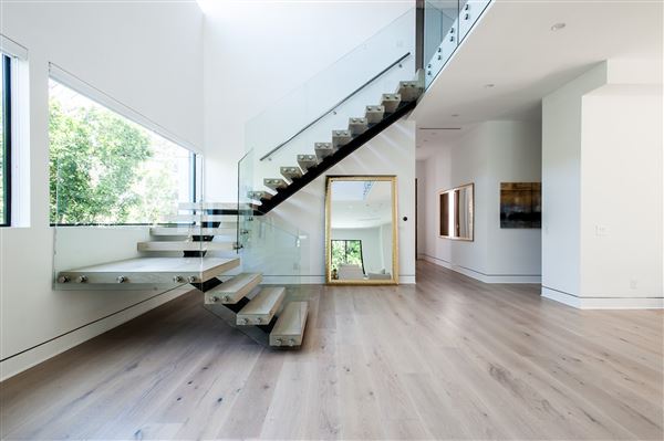 Dream Villa (11/1/2018 - Credits: Living The Dream)