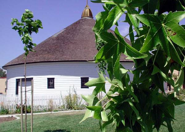 DeTurk Round Barn (12/31/2003)