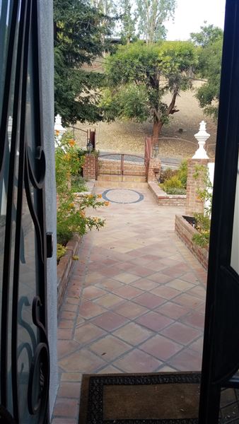 Woodland Hills Architectural Gem (7/16/2021 - Credits: Lisa Saum-Manning)