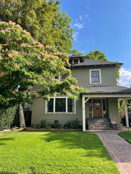 1905 American Foursquare Craftsman Home in HPOZ (10/12/2021 - Credits: Alex Jaspersen)