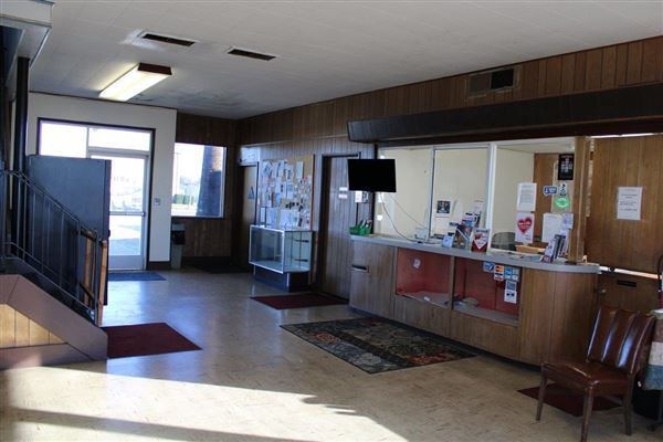 Breezy's Wings and Wheels Cafe (3/1/2022 - Credits: Film Tehama)