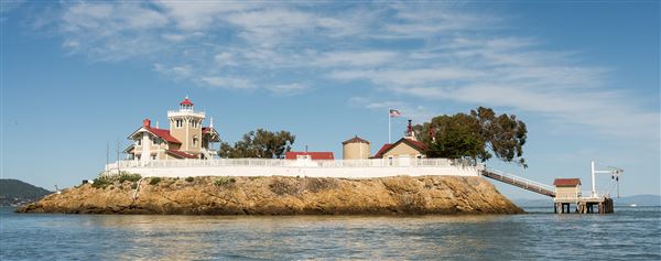 East Brother Light Station Bed & Breakfast (3/8/2013 - Credits: Frank Schulenburg, CC BY-SA 3.0 <https://creativecommons.org/licenses/by-sa/3.0>, via Wikimedia Commons)