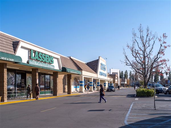Bakersfield Plaza - Brixmor Property Group (1/1/2019 - Credits: Brixmor Property Group)