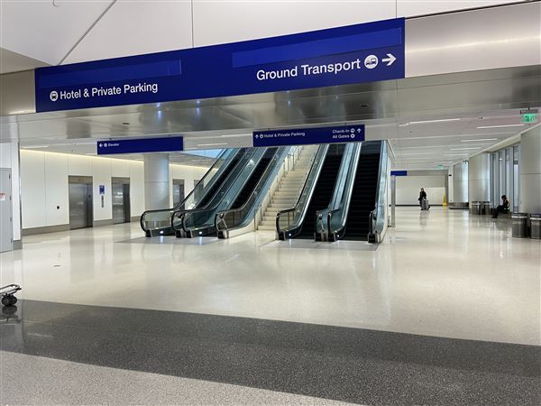 Los Angeles International Airport (LAX) - T3 Baggage Claim East Escalator (1/9/2024 - Credits: Michael S. Hoffner)