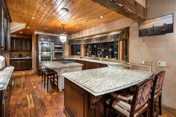 Spectacular Equestrian Ranch Style Estate (2/14/2024 - Credits: David Schneider)