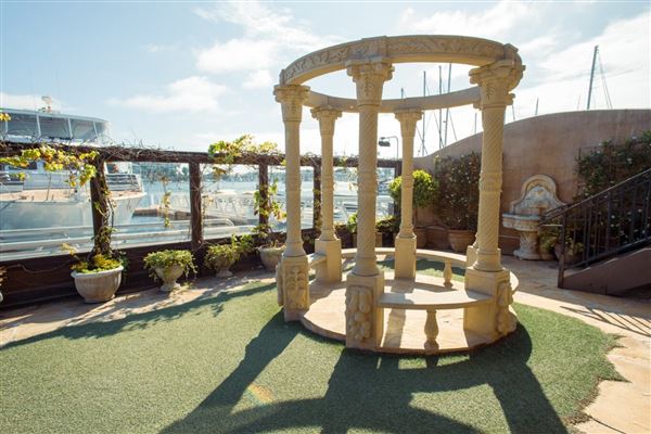 Waterfront Lounge & Garden @ Newport Harbor - City Cruises (5/14/2024 - Credits: Photo Courtesy of City Experiences)
