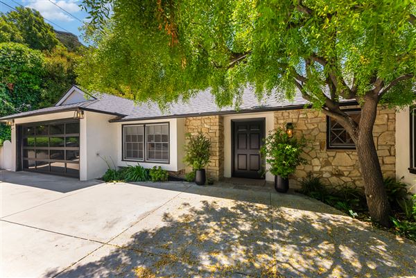Experience Timeless Elegance: Fully Furnished Home in Beverly Hills Post Office (6/10/2024 - Credits: Michael Barian)
