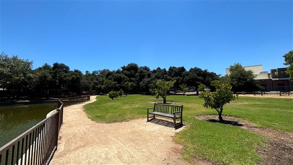 Los Encinos State Historic Park (SHP) adjacent to currently closed Lakeside Restaurant & Lounge (7/12/2024 - Credits: Brandy Davis)