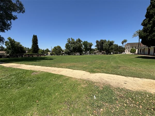 Los Encinos State Historic Park (SHP) adjacent to currently closed Lakeside Restaurant & Lounge (7/12/2024 - Credits: Brandy Davis)