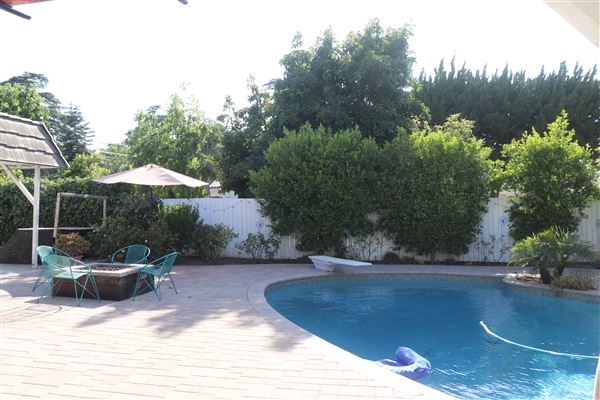 Suburban House Van Nuys (7/18/2024 - Credits: submitted by: Susan Krieg)