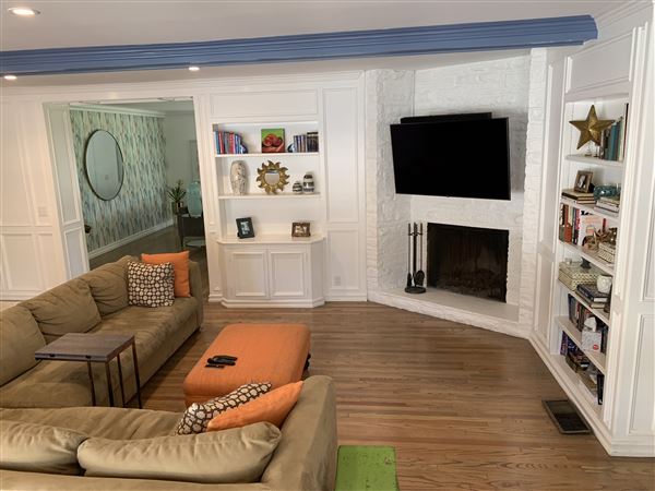 Suburban House Van Nuys (7/18/2024 - Credits: submitted by: Susan Krieg)