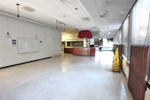 Wilshire Colonnade - Empty Restaurant (9/17/2024 - Credits: Cap Equity)