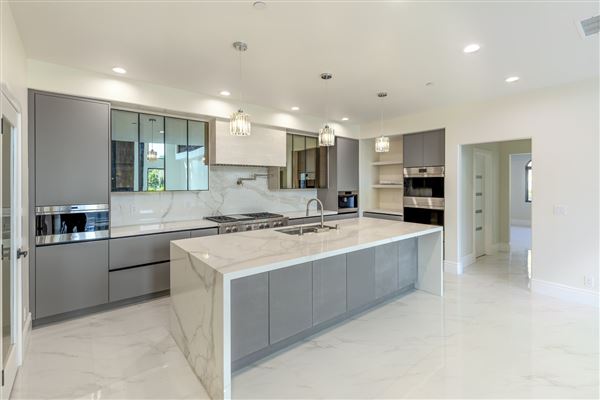 Luxury Mansion in South Pasadena (1/7/2025 6:27:32 PM - Credits: submitted by:)