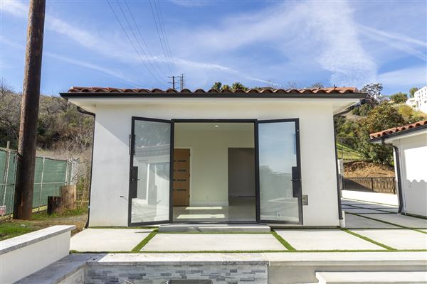 Luxury Mansion in South Pasadena (1/7/2025 6:27:40 PM - Credits: submitted by:)
