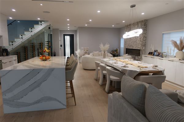 Modern Valley Home with Pool and Spacious Backyard (2/15/2025 - Credits: submitted by: Nicole  Bouzaglo)
