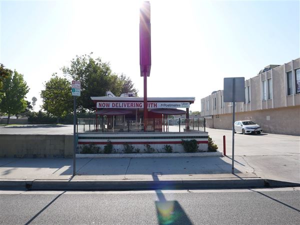 1960s Modern Restaurant Drive Thru (7/23/2024 - Credits: Dave Mortell)