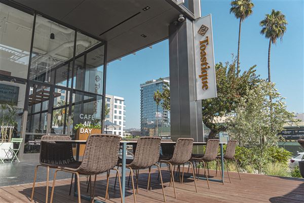 Toastique on Sunset (4/18/2025 - Credits: Zenon Samuels)