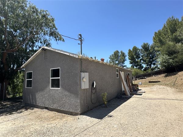 Modern Farmhouse on Expansive Agoura Hills Lot – Film-Ready & Versatile (4/29/2025 - Credits: Taken by Lauren Pfahler, property owner)