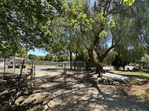 Modern Farmhouse on Expansive Agoura Hills Lot – Film-Ready & Versatile (4/29/2025 - Credits: Taken by Lauren Pfahler, property owner)